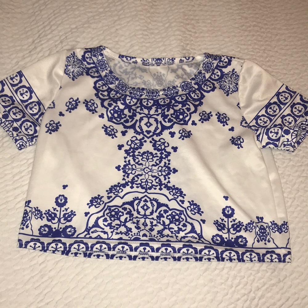 White/blue crop